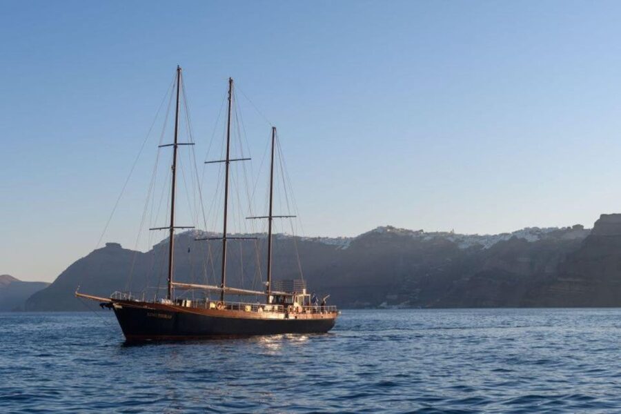 1-Day Boat Trip: Santorini Volcano, Thirassia & Oia Sunset - Who should book this Santorini volcano trip