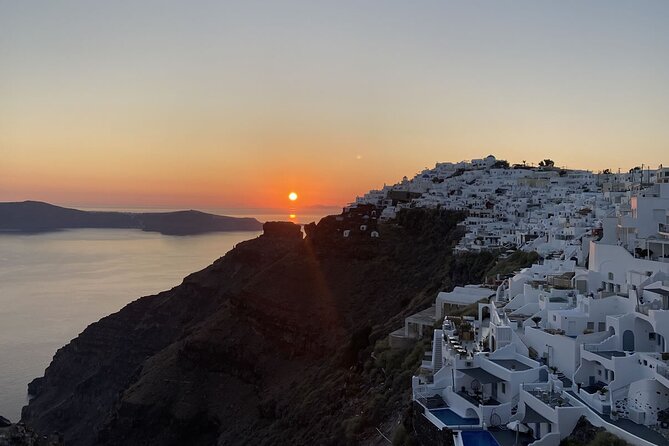 3 hours Panoramic Tour to Oia - Oia Village for Shopping and Whitewashed Architecture
