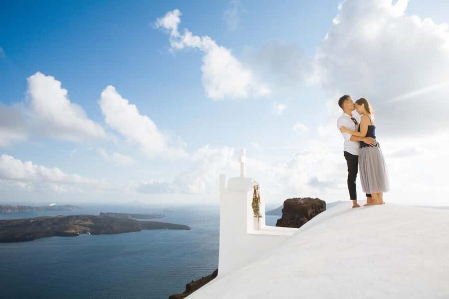 30’ Photoshoot in Oia! 30 edited photos! Effortless & Fun! - Who this Oia session is best for