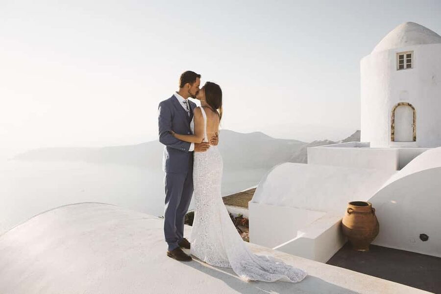 30’ Photoshoot in Oia! 30 edited photos! Effortless & Fun! - The Oia Castle area plus a secret stop: variety without chaos