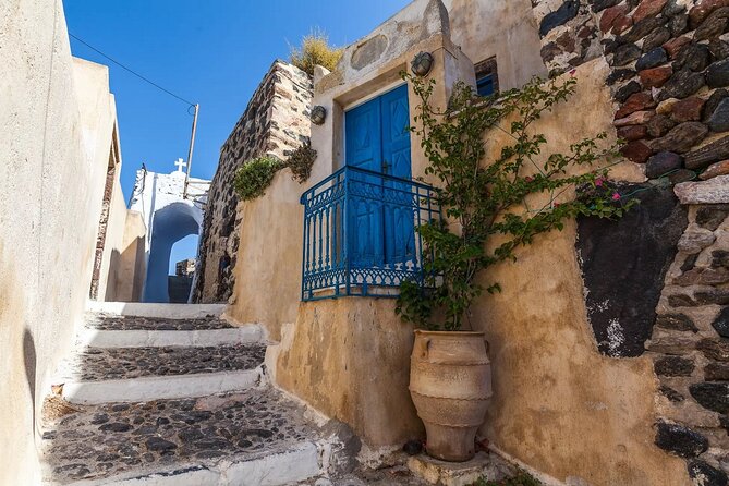 4 Hours Private Custom Tour in Santorini - Why the route from south to north feels different