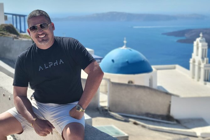 4 hrs PRIVATE island tour and photos, Oia and Blue domes - Pyrgos and Akrotiri: Watching Santorini’s Past Meet Its Volcano