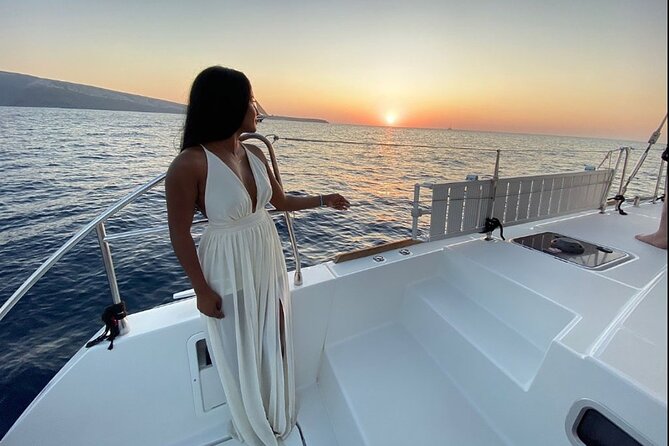 ALL-INCLUSIVE: Santorini Caldera Cruise with Greek Meal & Drinks - Food, drinks, and crew energy: Captain Mario, Joe, and Danae