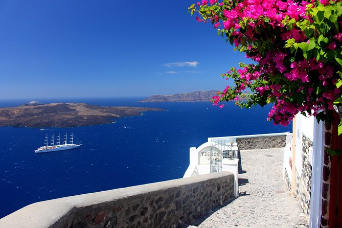 Best Santorini Small Group Tour for Cruise Passengers - Oia in one hour: windmills, alleys, and sharp choices