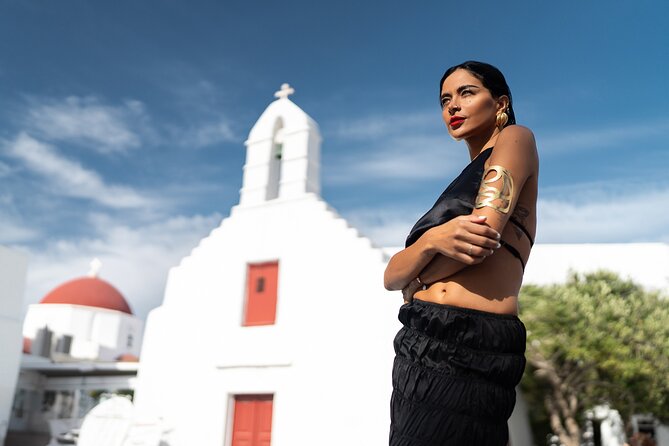 Casual Photoshoot in Santorini by Flying Dress Photo © - Meet your photographer: why “comfort” shows up in the photos