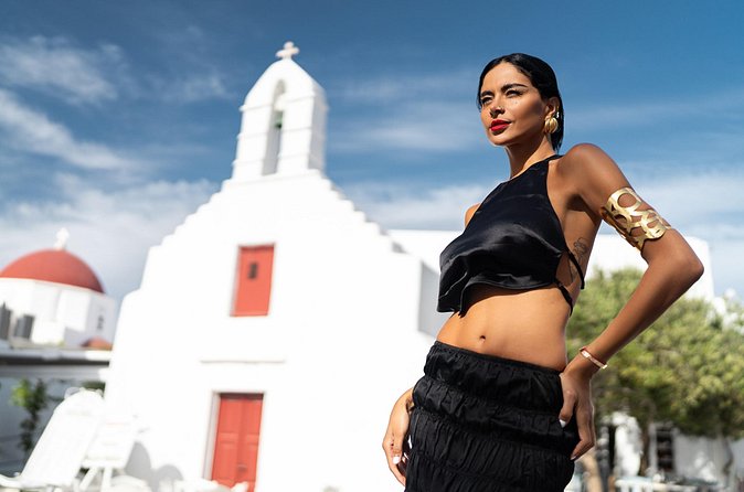 Casual Photoshoot in Santorini by Flying Dress Photo © - What to wear and how to plan your look in Santorini heat and wind