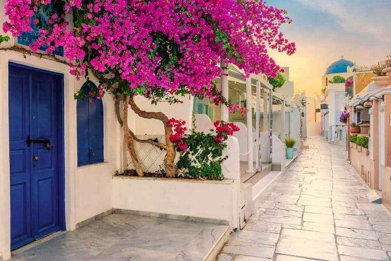 Crete: Santorini Day Trip with Fast Ferry Cruise - Fira guided time: the capital, plus the shopping and food reality