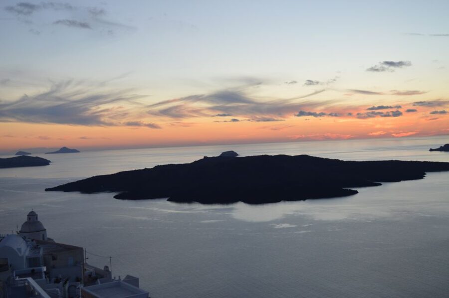 Cruise Traveller's Shore Excursion - Firostefani Blue Dome Views: A Volcano-Pointing Moment