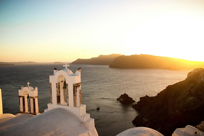 Discovering Santorini : A 3-Hour Private Highlights Tour - Oia for 90 minutes: alleys, boutiques, and blue-domed photo landmarks