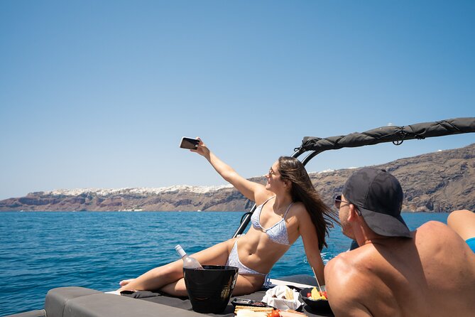 Exclusive cruise experience in Santorini - Stop 1: Oia, the caldera departure moment