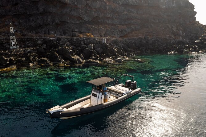 Exclusive cruise experience in Santorini - Stop 2: Efta Pedes swim, plus the Skaros and Firostefani view run