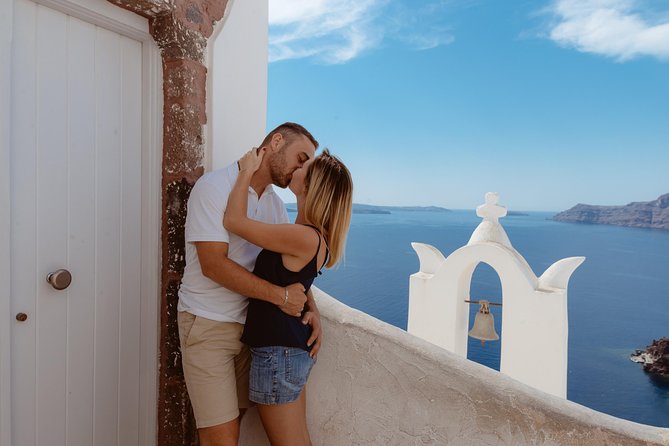Exclusive Photo Session - 1hour - From caldera views to the Blue Domes area