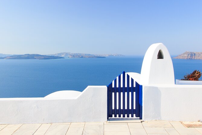 Explore Oia(IA) - Private Guided Tour - First Steps in Fira: Pickup, Cable Car Meeting Point, and Timing