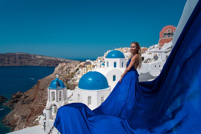 Flying Dress Photoshoot in Oia Private entry to Blue Dome - Photos count, small video request, and what “20 to 30” really means