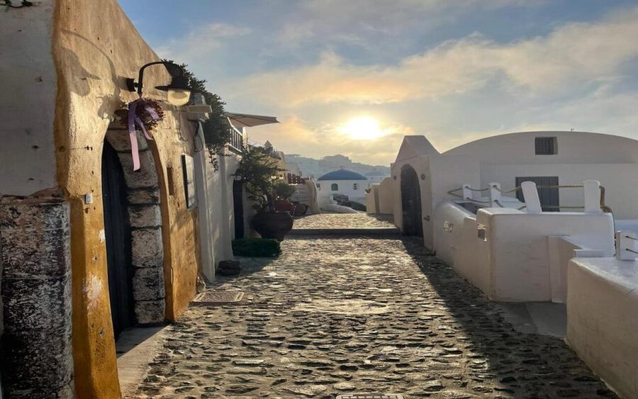 From Santorini: Guided Oia Morning Tour with Breakfast - Entering Oia Early: Blue Domes, White Alleys, Better Photos