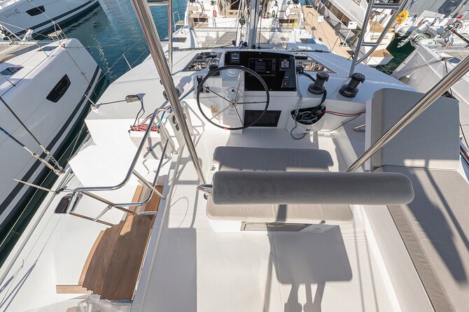 Full-Day Private Tour in Santorini by Luxury Catamaran - Who this private Santorini cruise is best for