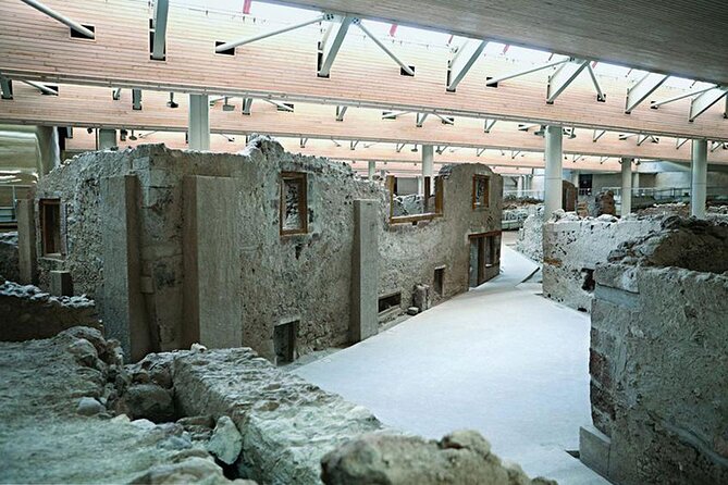 Guided Tour to the Akrotiri Archaeological Site in Santorini - Transfers, Group Size, and the Value of a Group Tour