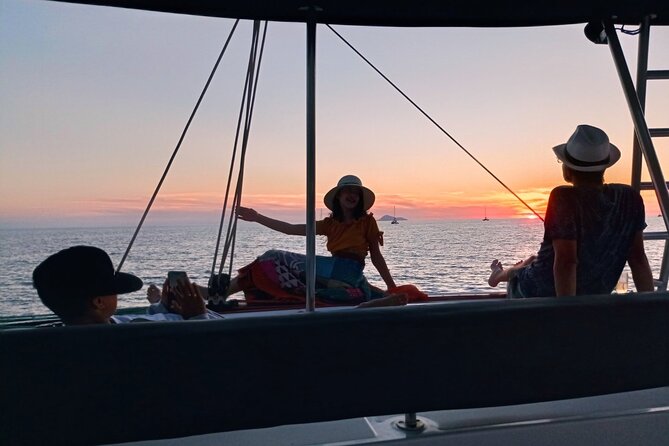 Half-Day Exclusive Catamaran Cruise in Santorini with Meal and Open Bar - Food and open bar value: why the price starts to make sense fast