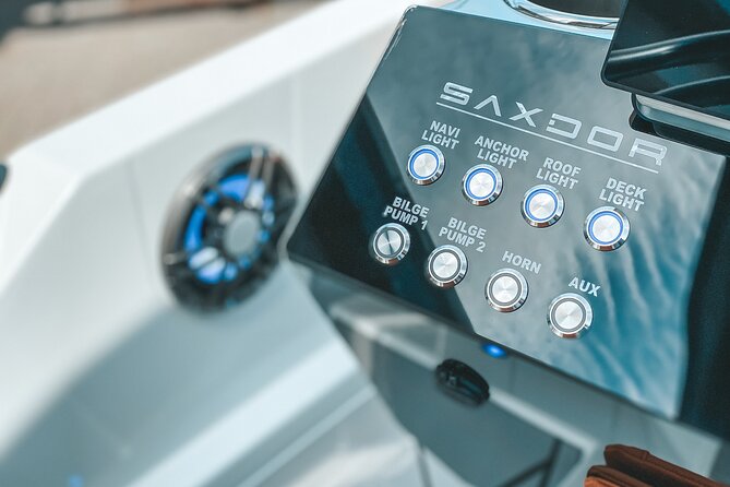 Half Day Saxdor Boat Rental in Santorini - Snacks, Water, and an Ice Box for Your Own Drinks