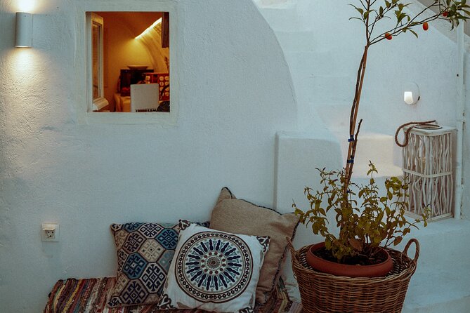 Half-Day Traditional Micro Restaurant in Santorini - PAREA in Oia: a small table night for food and stories