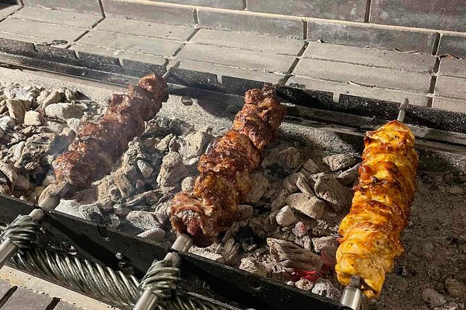 Half-Day Traditional Micro Restaurant in Santorini - The main event: kontosouvli and patates lemonates from the wood oven