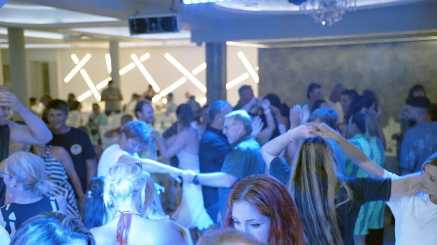 Kamari: Greek Show, Buffet Dinner, and Drinks at Dimitris - Who should book this Dimitris Greek night, and who should skip it