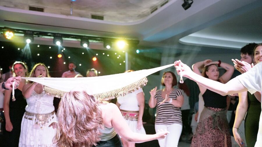 Kamari: Greek Show, Buffet Dinner, and Drinks at Dimitris - Greek buffet and open bar: what your $71 really buys