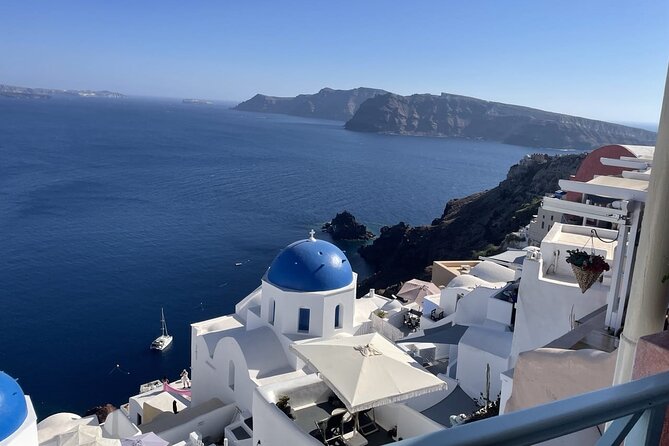 LA TRANSFER Santorini Private Services–From Airport & Port - What happens right after you meet: water, welcome letter, and quick orientation