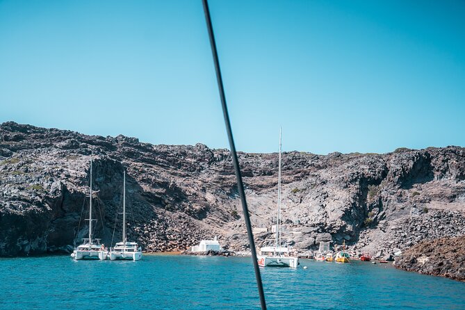 Majestic Catamaran Caldera Cruise with Snacks, Meal & Drinks - Red Beach Photo Pass: Quick, Iconic, and Sometimes Crowd-Proof