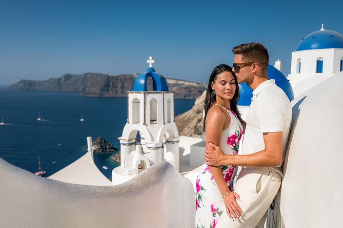 Memories of Santorini - Photoshoot in Oia - Why a 1-hour Oia photoshoot beats DIY selfies