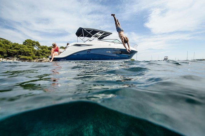 Motor Yacht (2020)Luxury Private Cruise Around Santorini - The 27-foot private yacht: control, comfort, and a caldera view that hits different
