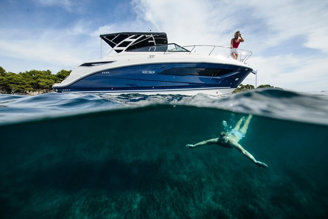 Motor Yacht (2020)Luxury Private Cruise Around Santorini - Volcanic beaches and Akrotiri lighthouse: where the colors come from and what to do at each stop