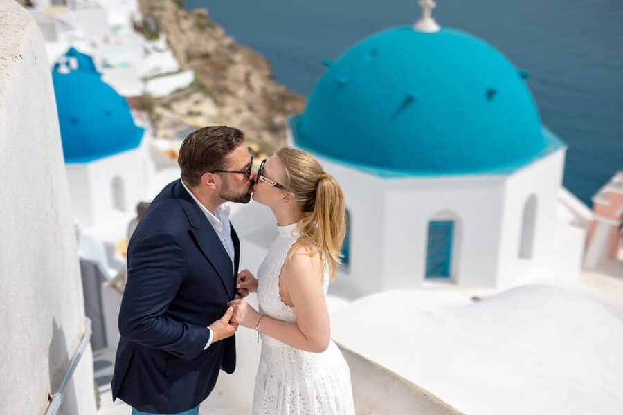 Oia: Couple photoshoot with 30 edited Photos - Quick hits on the Oia photoshoot experience