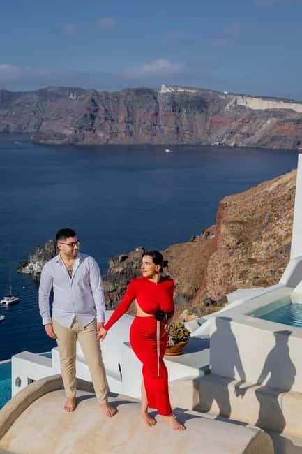 Oia: Private Photoshoot Session with a Professional - Meeting Point in Oia, Right by Petrosia Restaurant