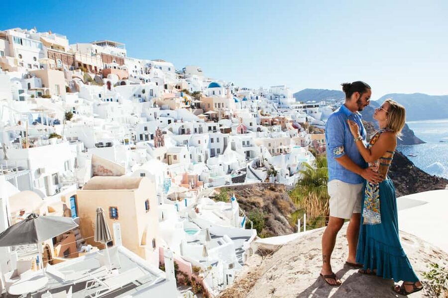 Oia: Professional Photoshoot with a Local Photographer - Getting Guided to Oia’s Most Photogenic Spots (Without Guessing)