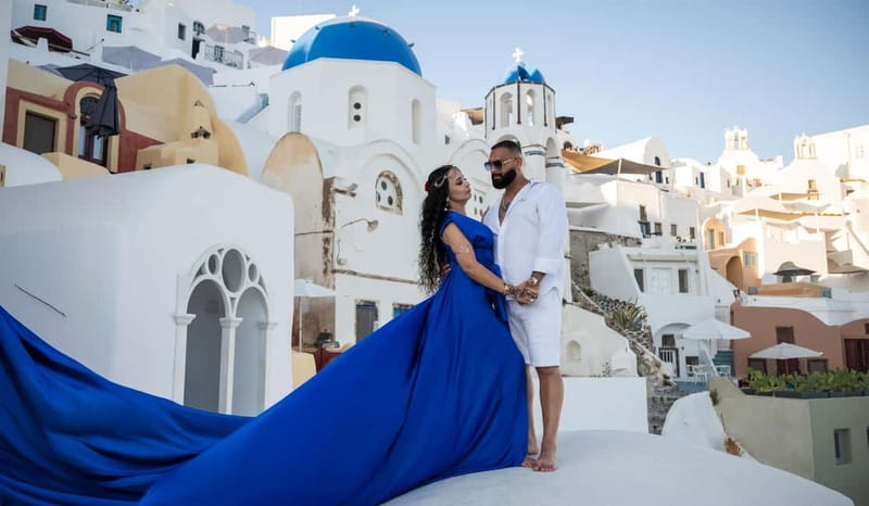 Oía: Santorini Professional Photoshoot with Edited Photos - How the photographer gets you into better angles in busy Oia