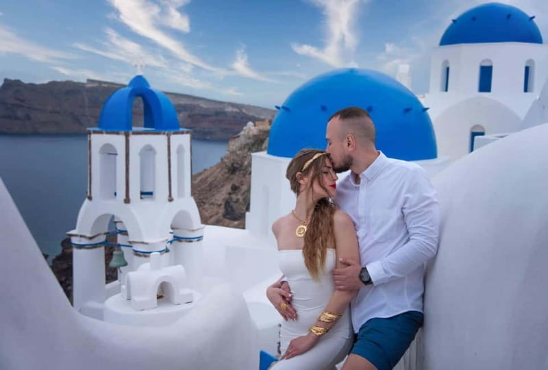 Oía: Santorini Professional Photoshoot with Edited Photos - Where your session starts: the church square meeting point