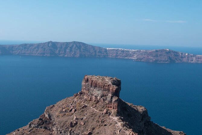 One Day in Santorini from Cruise Ship: Ultimate Island Tour - Stop 1 in Oia: One Hour in a Town Built on Scenic Hillsides