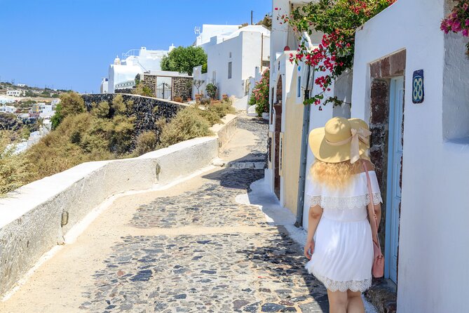 Personalized Private Photoshoot in Fira Santorini - What you actually get: professional angles, poses, and edited digital photos