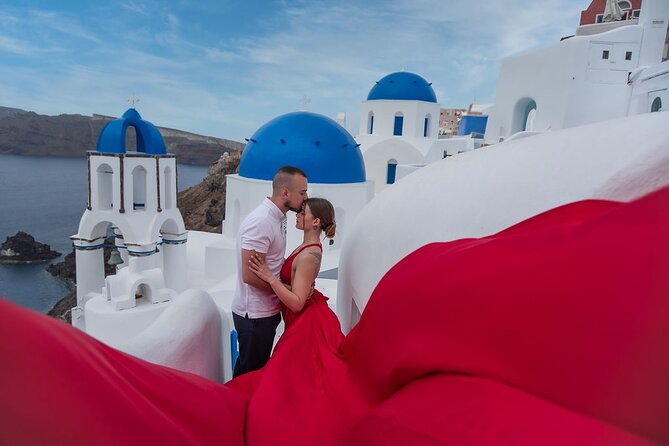 Photoshoot in Santorini Oia - How you actually get those postcard angles without losing hours to crowds