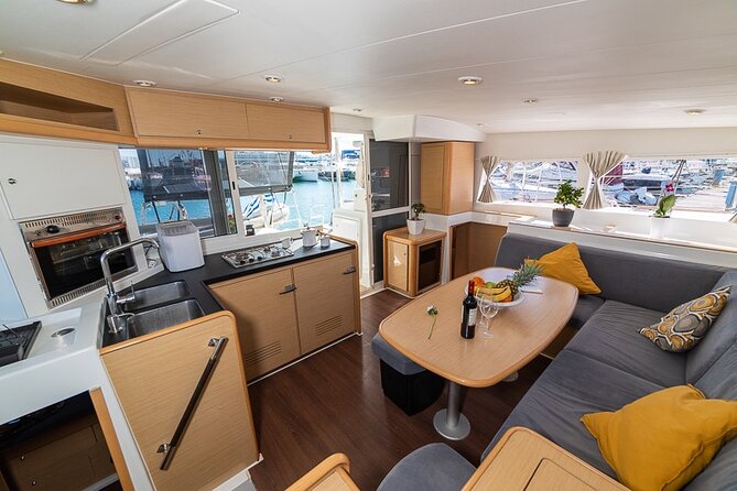 Private 5h Cruise Catamaran Santorini BBQ ,drinks, transfer - Mesa Pigadia (Black Beach) plus BBQ: where the day turns into a swim day