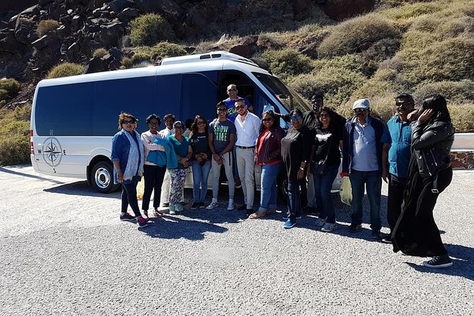 Private 8h tour on Santorini - Stop 5: Oia main street, white houses, blue domes, and real time to walk