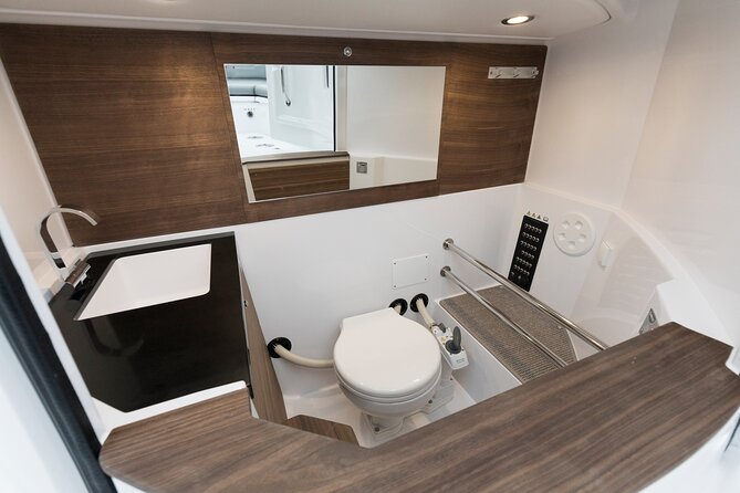 Private Axopar 37 MotorYacht Cruise in Santorini w/ Snack & Drink - Snacks and drinks: small inclusion, big comfort