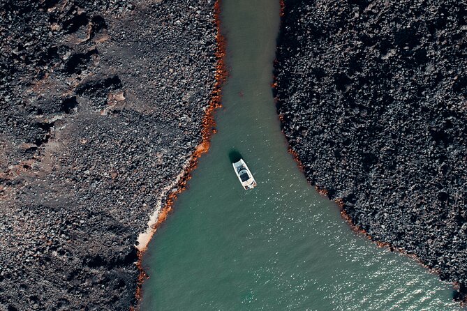 Private Caldera Cruise with Power Catamaran ENJOY incl. Meal & Drinks - Red Beach: a quick hit with real photo energy