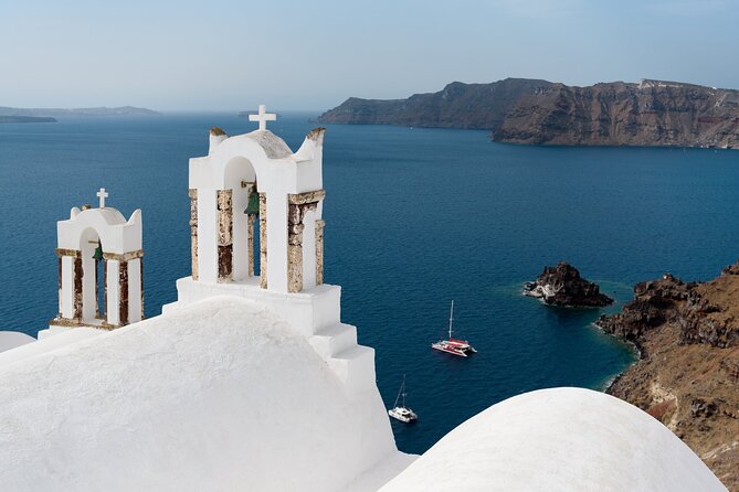 Private Classic Santorini Panorama: Visit the most popular destinations! - Megalochori: a quieter Santorini with cave houses