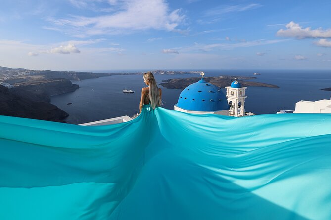 Private Express Flying Dress Photoshoot in Santorini – 30 Minutes - Where You Meet and How the Session Flows