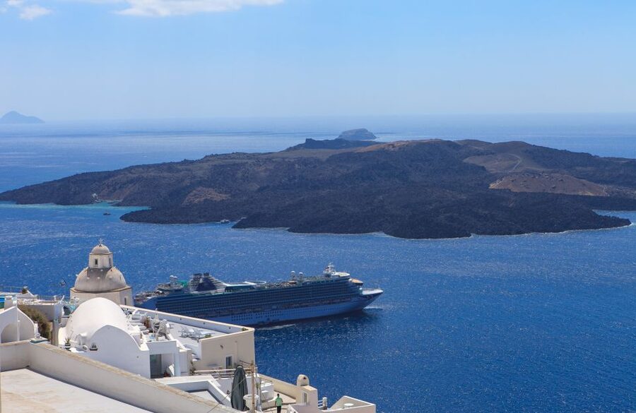 Private Famous Sights Tour with Local Guide in Santorini - The van experience: comfort matters on a steep island