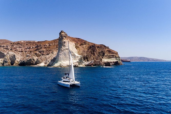 Private Luxury Caldera Cruise with a rich BBQ meal and Open Bar! - BBQ lunch and open bar: an easy, ocean-proof meal plan