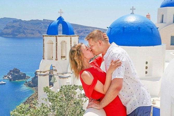 Private Photo Session with a Local Photographer in Santorini - Meeting in Fira: simple logistics, less hassle