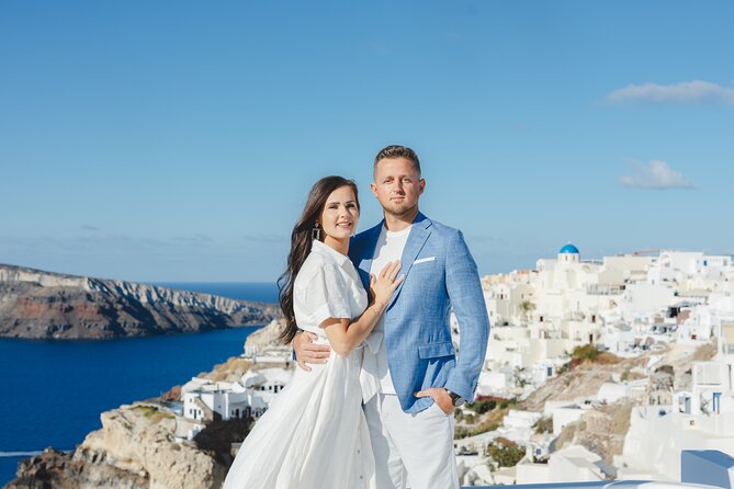 Private Santorini Photography in Oia 伊亚步行旅拍 - Pose advice that makes solo travelers and couples relax